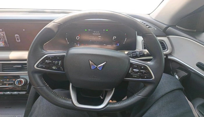 2022 Mahindra XUV700 AX 7 LUXURY P AT 7 STR, Petrol, Automatic, 47,506 km, interior