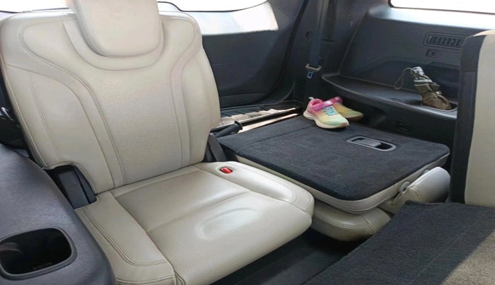 2022 Mahindra XUV700 AX 7 LUXURY P AT 7 STR, Petrol, Automatic, 47,506 km, interior