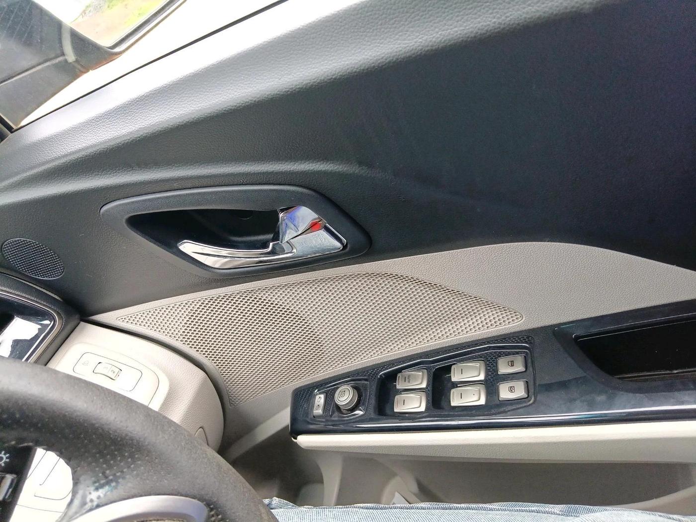 2019 Mahindra XUV300 W8 (O) 1.5 DIESEL, Diesel, Manual, 99,147 km, interior