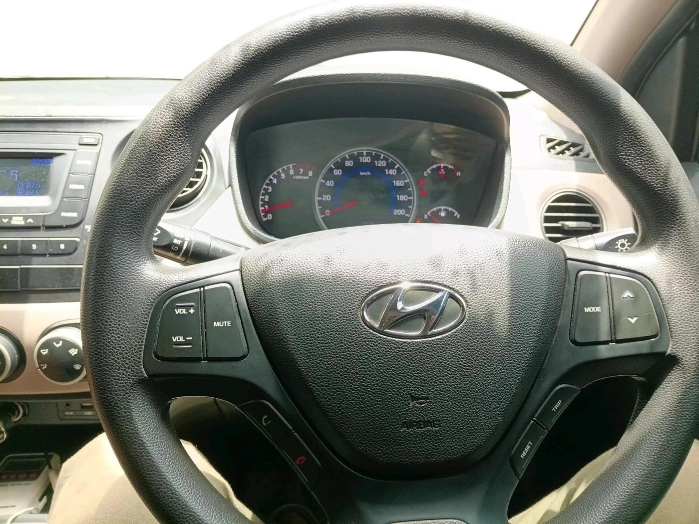 2018 Hyundai Grand i10 MAGNA 1.2 KAPPA VTVT, Petrol, Manual, 1,00,178 km, interior