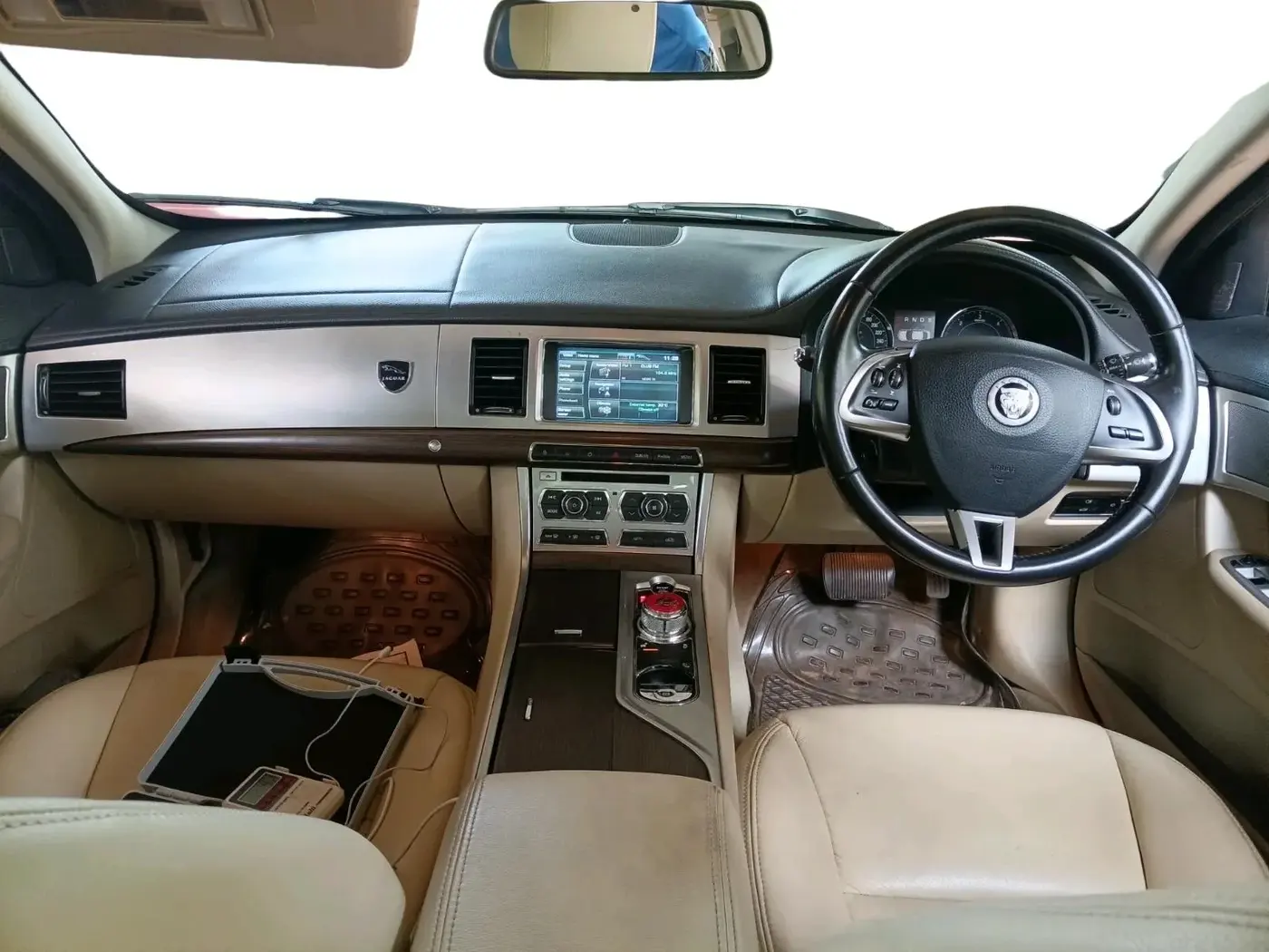 2013 Jaguar XF 2.2 DIESEL LUXURY, Diesel, Automatic, 1,18,473 km, interior
