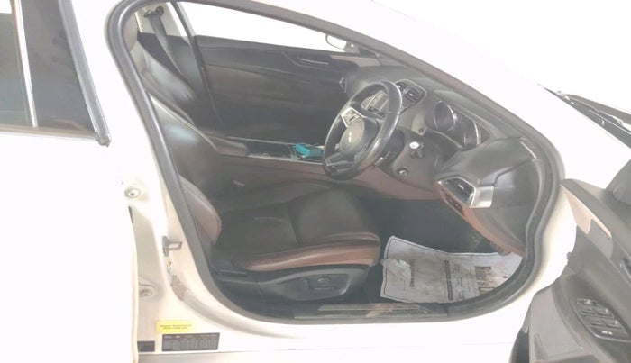 2018 Jaguar XE PORTFOLIO DIESEL, Diesel, Automatic, 1,27,434 km, interior