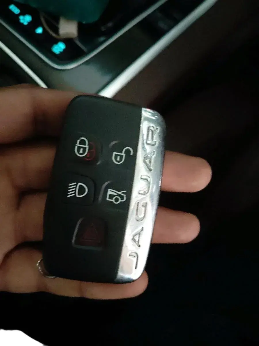 2018 Jaguar XE PORTFOLIO DIESEL, Diesel, Automatic, 1,27,434 km, interior