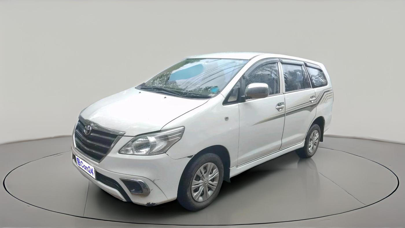 2015 Toyota Innova 2.5 GX 7 STR, Diesel, Manual, 2,06,261 km, exterior
