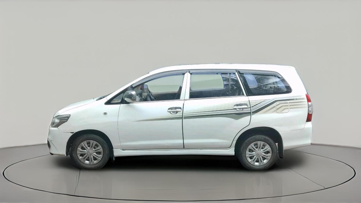 2015 Toyota Innova 2.5 GX 7 STR, Diesel, Manual, 2,06,261 km, exterior