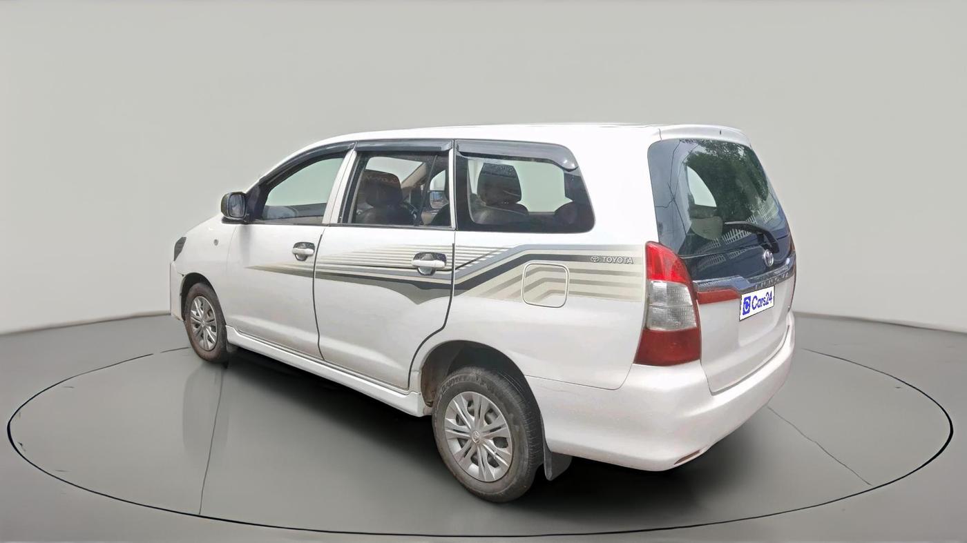 2015 Toyota Innova 2.5 GX 7 STR, Diesel, Manual, 2,06,261 km, exterior
