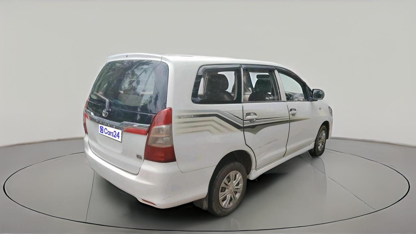 2015 Toyota Innova 2.5 GX 7 STR, Diesel, Manual, 2,06,261 km, exterior