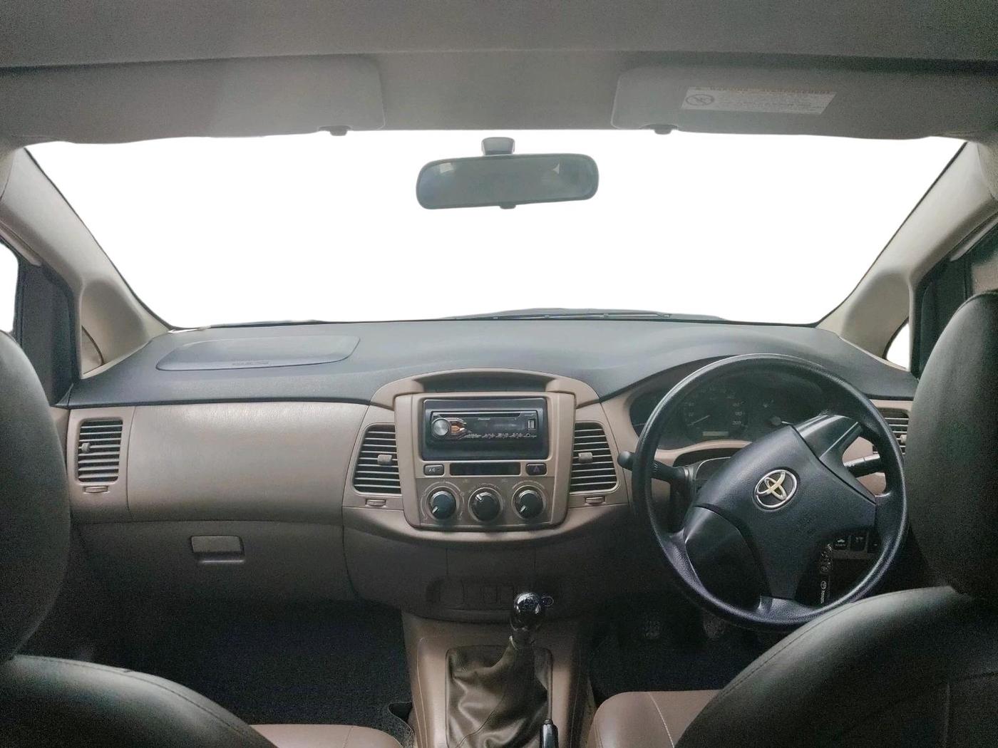 2015 Toyota Innova 2.5 GX 7 STR, Diesel, Manual, 2,06,261 km, interior