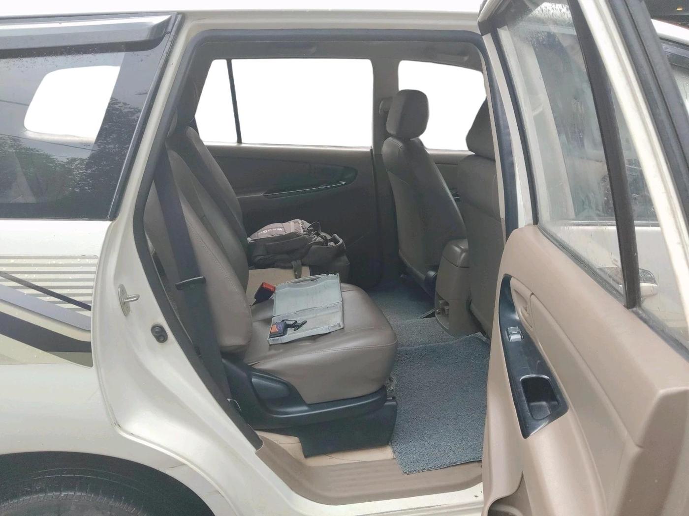 2015 Toyota Innova 2.5 GX 7 STR, Diesel, Manual, 2,06,261 km, interior