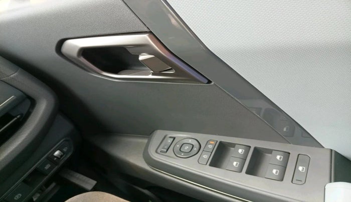 2025 KIA SYROS HTK Plus 1.0 Turbo 7DCT, Petrol, Automatic, 8,182 km, interior