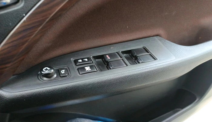 2023 Maruti BREZZA ZXI AT SMART HYBRID, Petrol, Automatic, 29,948 km, interior