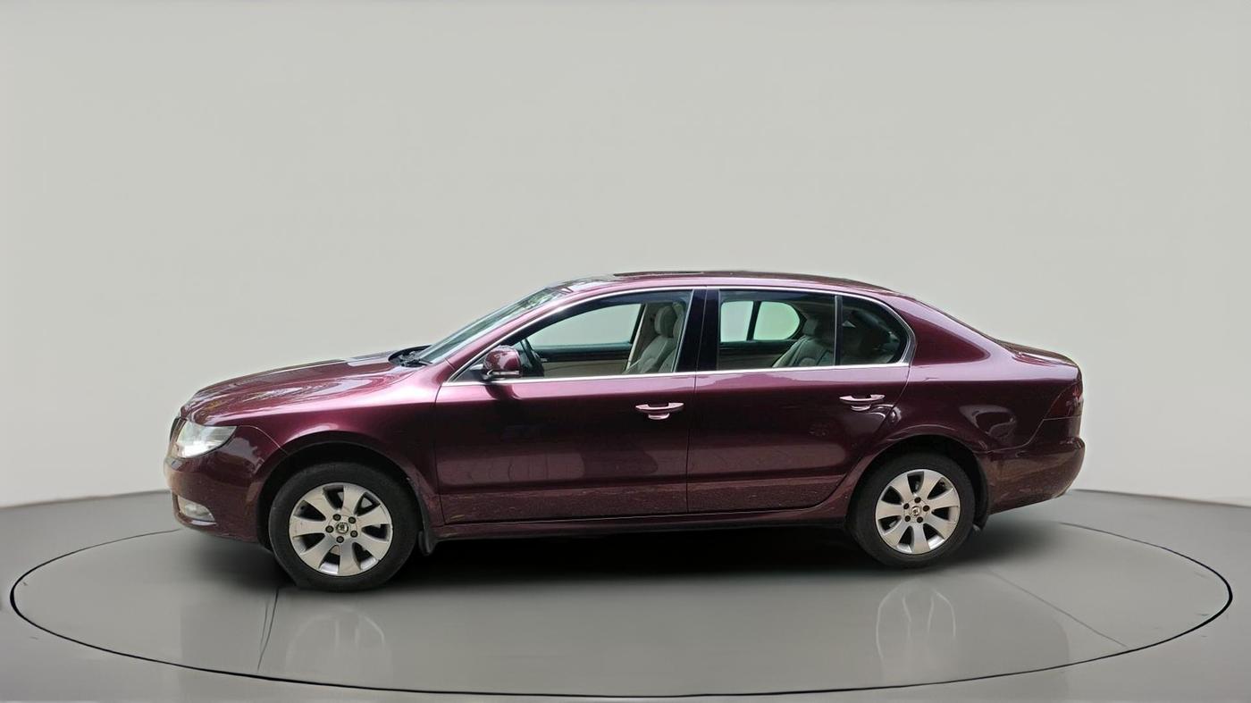 2011 Skoda Superb ELEGANCE 2.0 TDI CR AT, Diesel, Automatic, 1,04,954 km, exterior