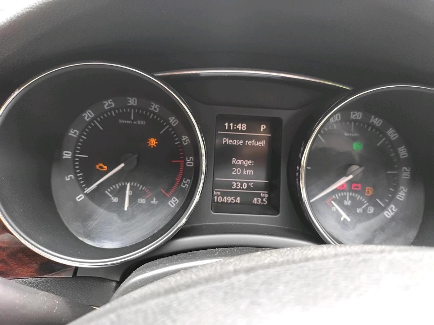 2011 Skoda Superb ELEGANCE 2.0 TDI CR AT, Diesel, Automatic, 1,04,954 km, interior