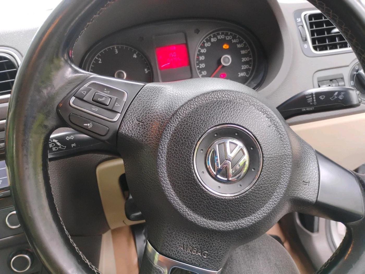 2012 Volkswagen Vento HIGHLINE DIESEL 1.6, Diesel, Manual, 1,54,755 km, interior