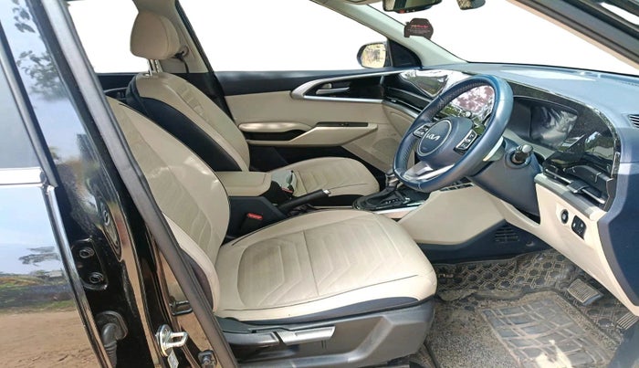 2023 KIA CARENS LUXURY PLUS 1.4 PETROL DCT 7 STR, Petrol, Automatic, 27,196 km, interior