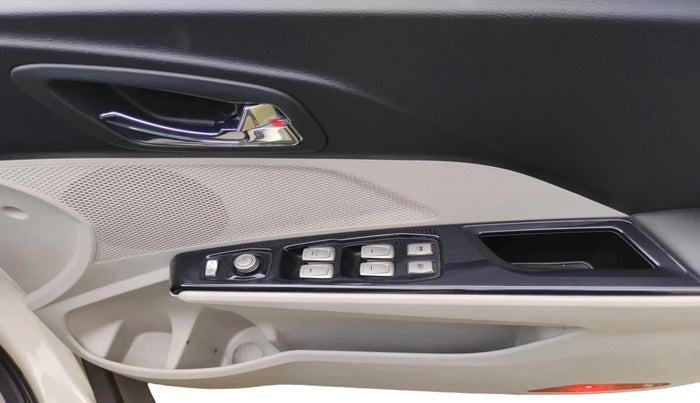 2020 Mahindra XUV300 W8 1.5 DIESEL, Diesel, Manual, 92,393 km, interior