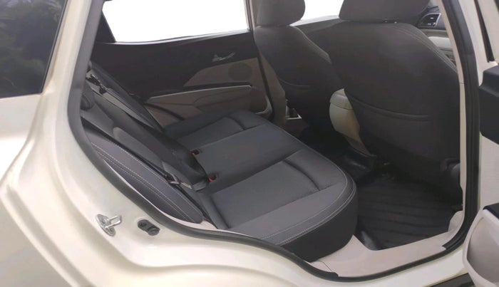 2020 Mahindra XUV300 W8 1.5 DIESEL, Diesel, Manual, 92,393 km, interior