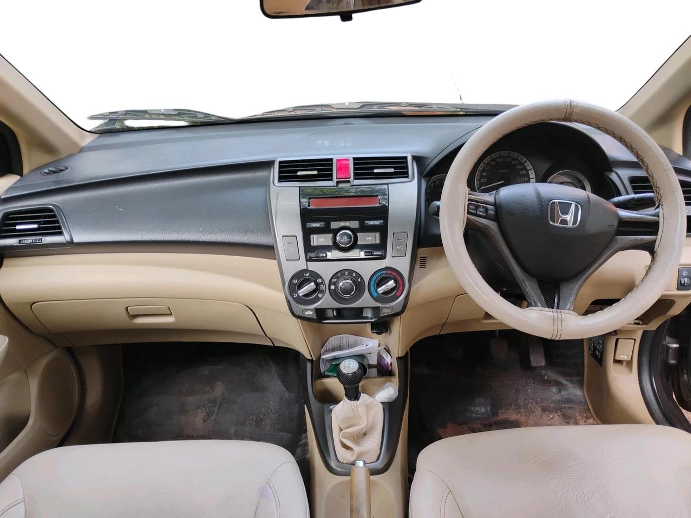 2013 Honda City 1.5L I-VTEC S MT, Petrol, Manual, 1,67,889 km, interior