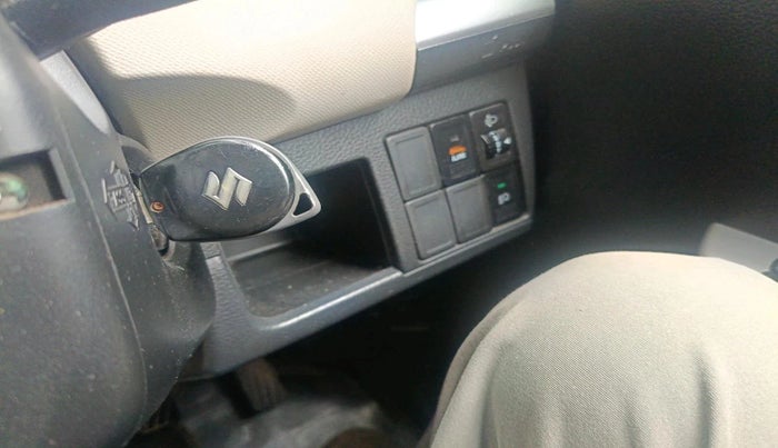 2016 Maruti Wagon R 1.0 VXI, Petrol, Manual, 1,82,312 km, interior