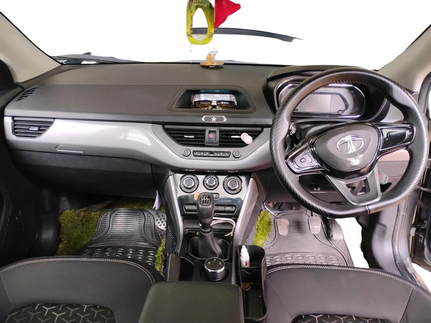 2022 Tata NEXON XM SUNROOF DIESEL, Diesel, Manual, 25,542 km, interior