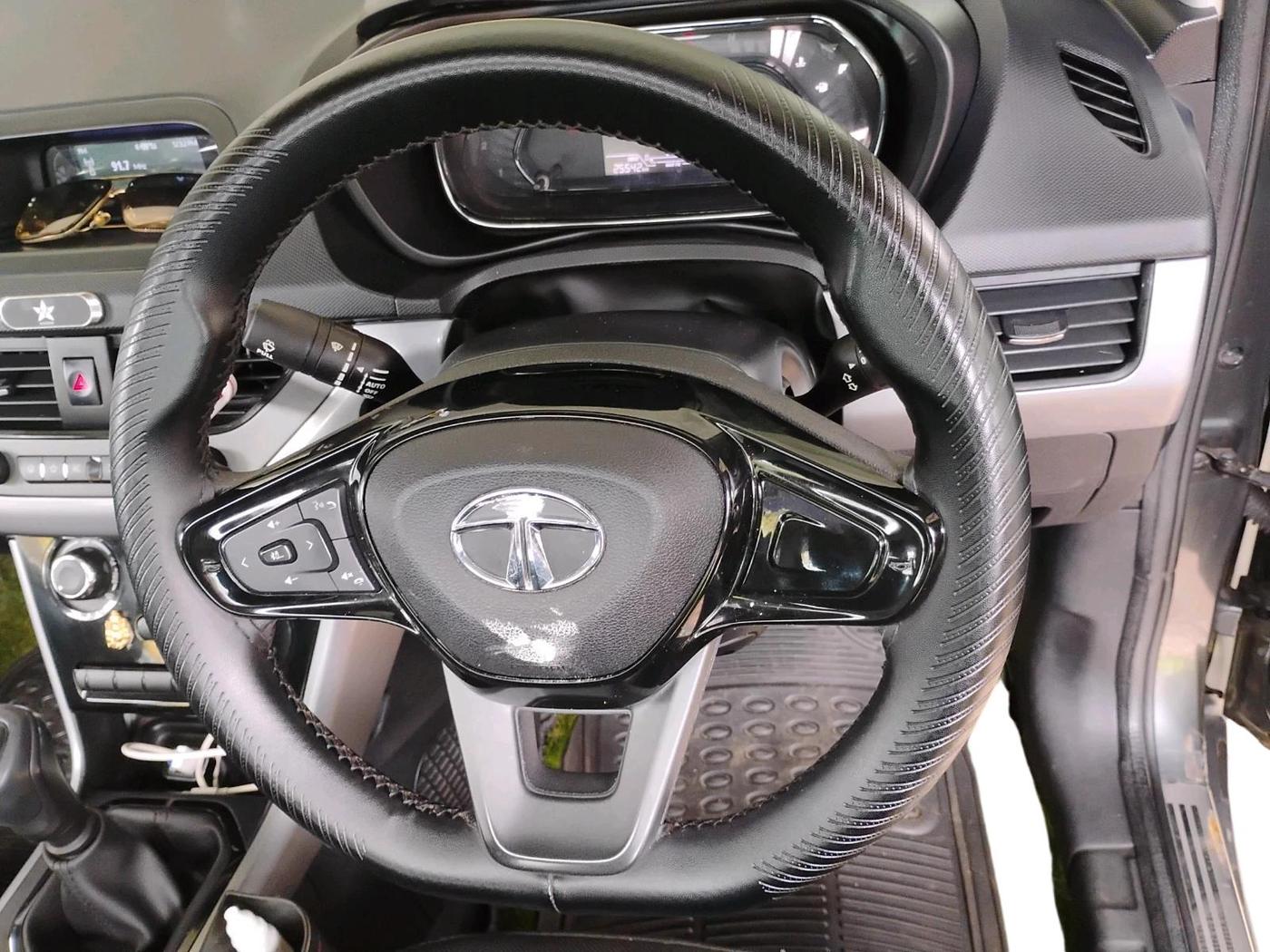 2022 Tata NEXON XM SUNROOF DIESEL, Diesel, Manual, 25,542 km, interior