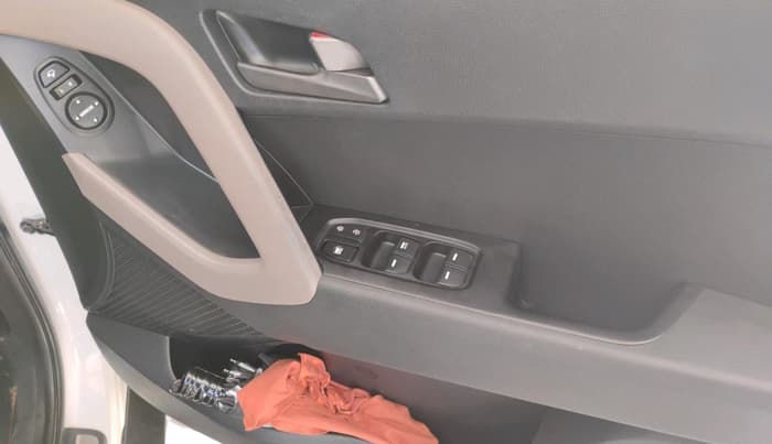 2017 Hyundai Creta SX PLUS AT 1.6 DIESEL, Diesel, Automatic, 1,00,369 km, interior