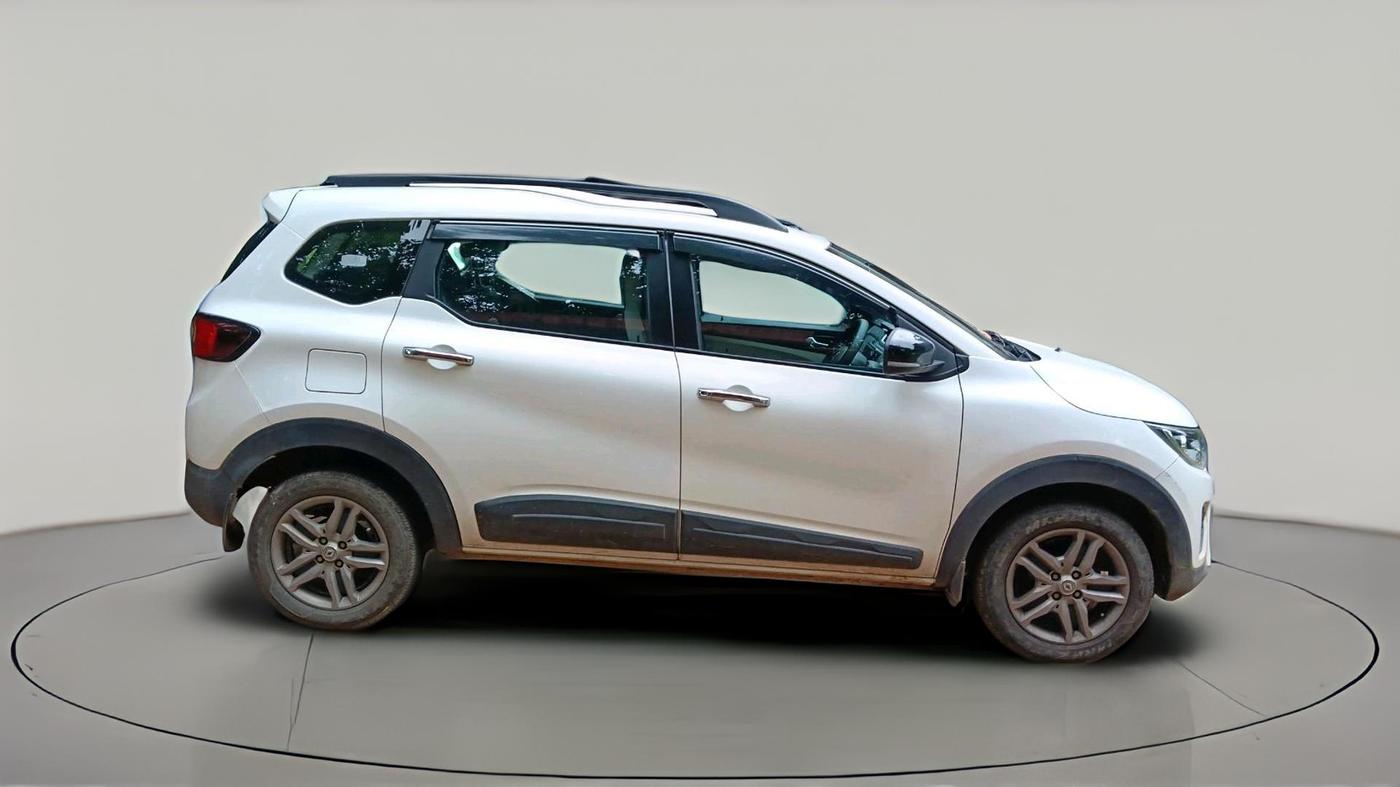 2023 Renault TRIBER RXZ, Petrol, Manual, 30,864 km, exterior