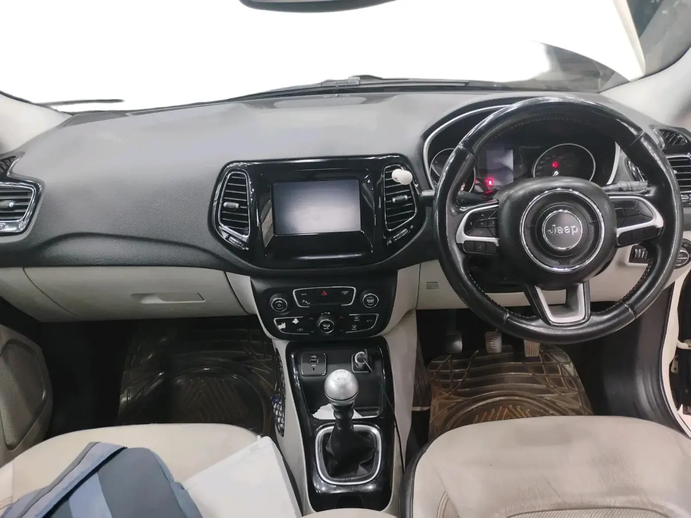2017 Jeep Compass LIMITED (O) 2.0 DIESEL, Diesel, Manual, 2,03,912 km, interior