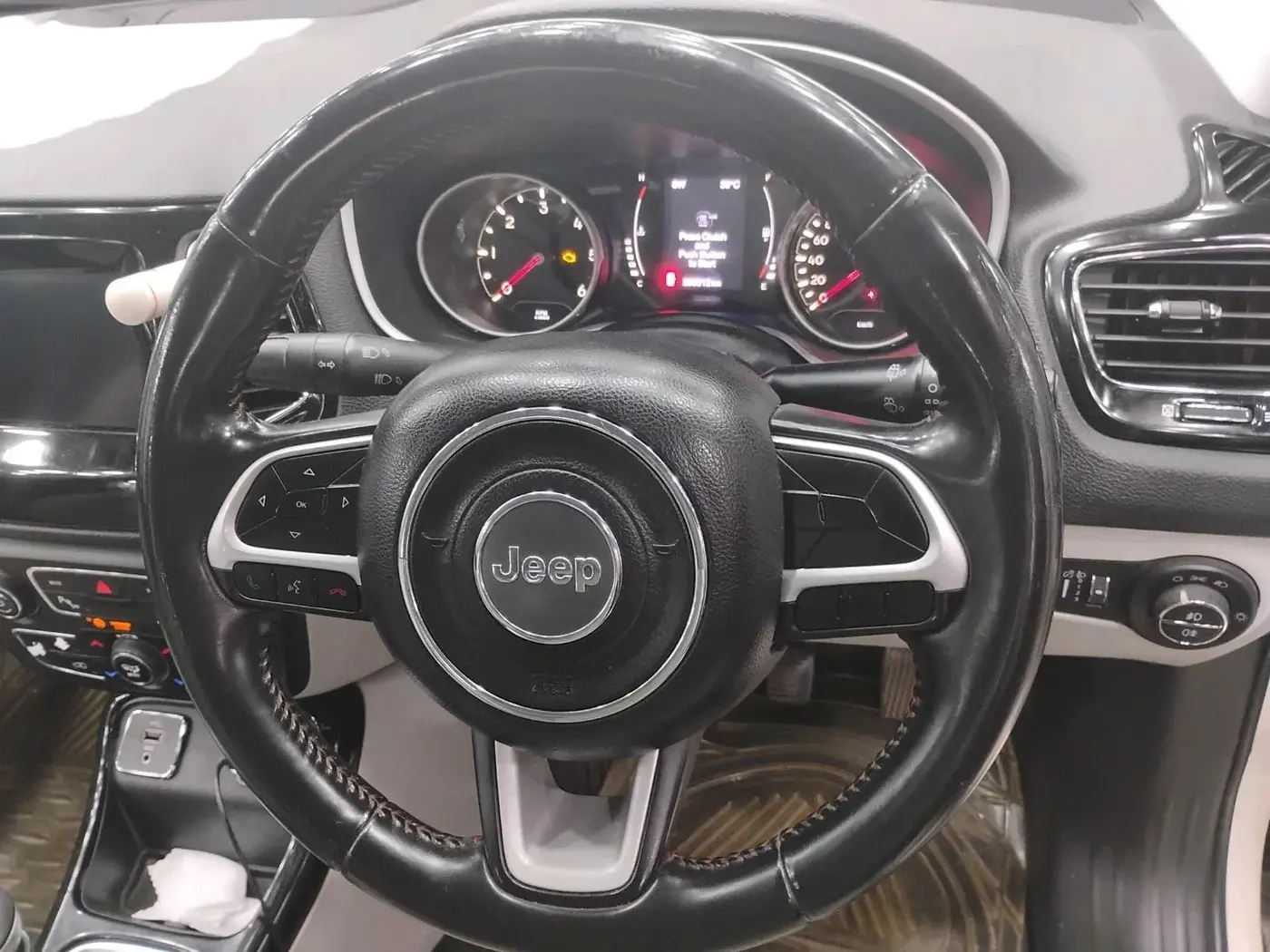2017 Jeep Compass LIMITED (O) 2.0 DIESEL, Diesel, Manual, 2,03,912 km, interior