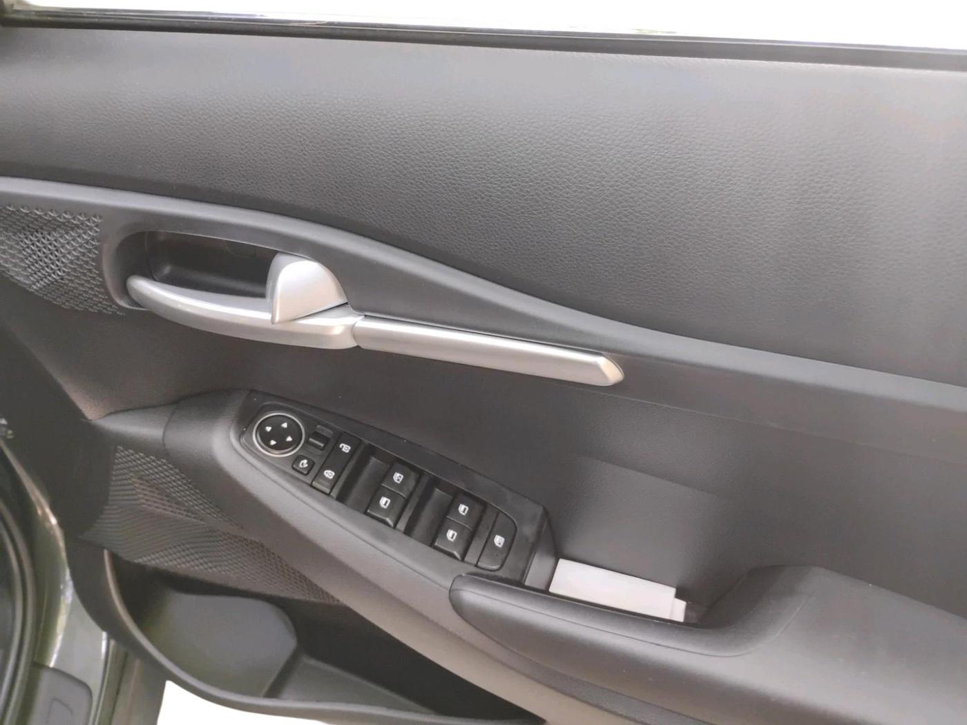 2023 KIA SELTOS  HTK PLUS 1.5 PETROL MT, Petrol, Manual, 20,087 km, interior