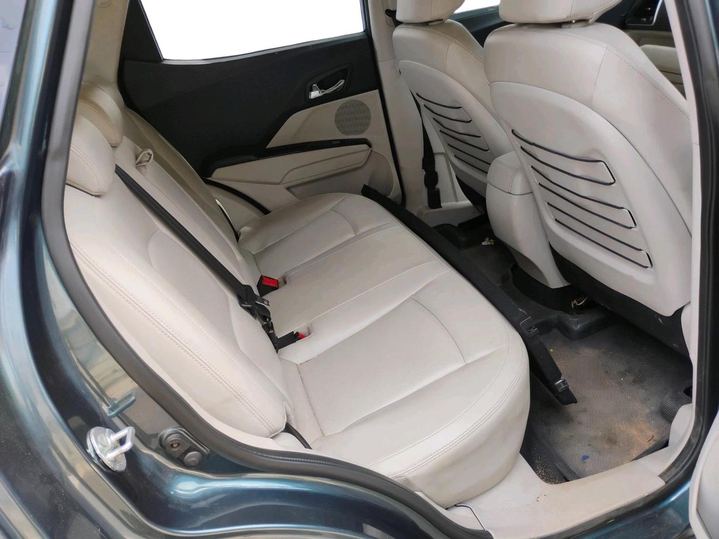 2019 Mahindra XUV300 W8 (O) 1.5 DIESEL, Diesel, Manual, 1,16,844 km, interior