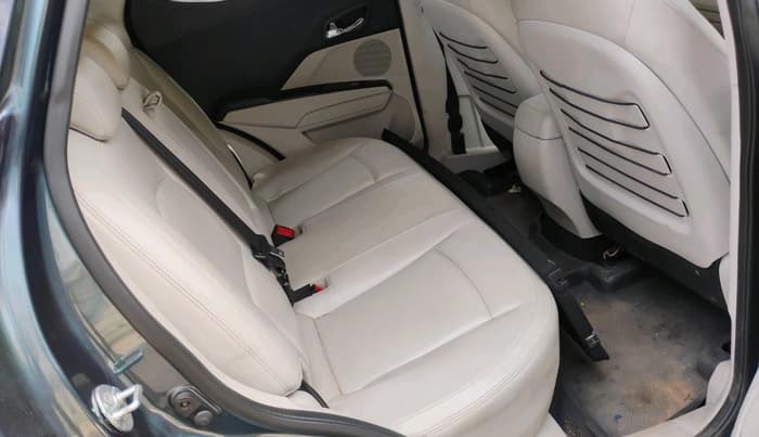 2019 Mahindra XUV300 W8 (O) 1.5 DIESEL, Diesel, Manual, 1,16,844 km, interior