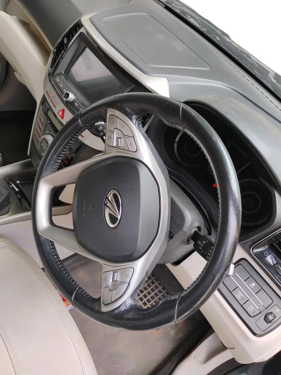 2019 Mahindra XUV300 W8 (O) 1.5 DIESEL, Diesel, Manual, 1,16,844 km, interior