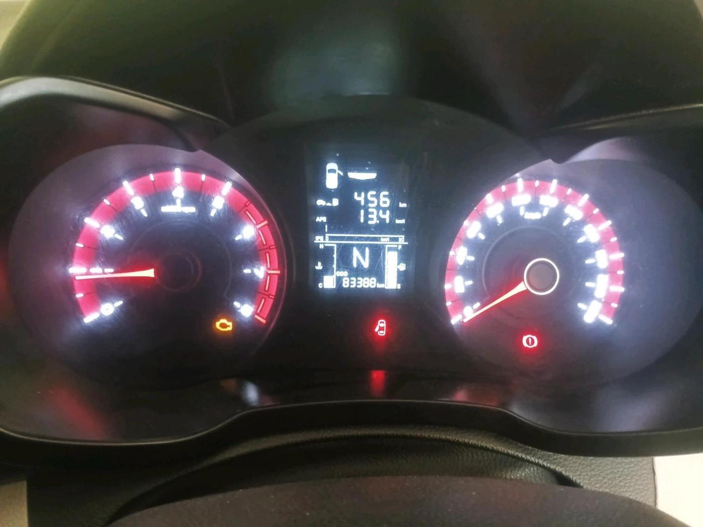 2019 Mahindra XUV300 W6 1.2 PETROL, Petrol, Manual, 83,388 km, interior