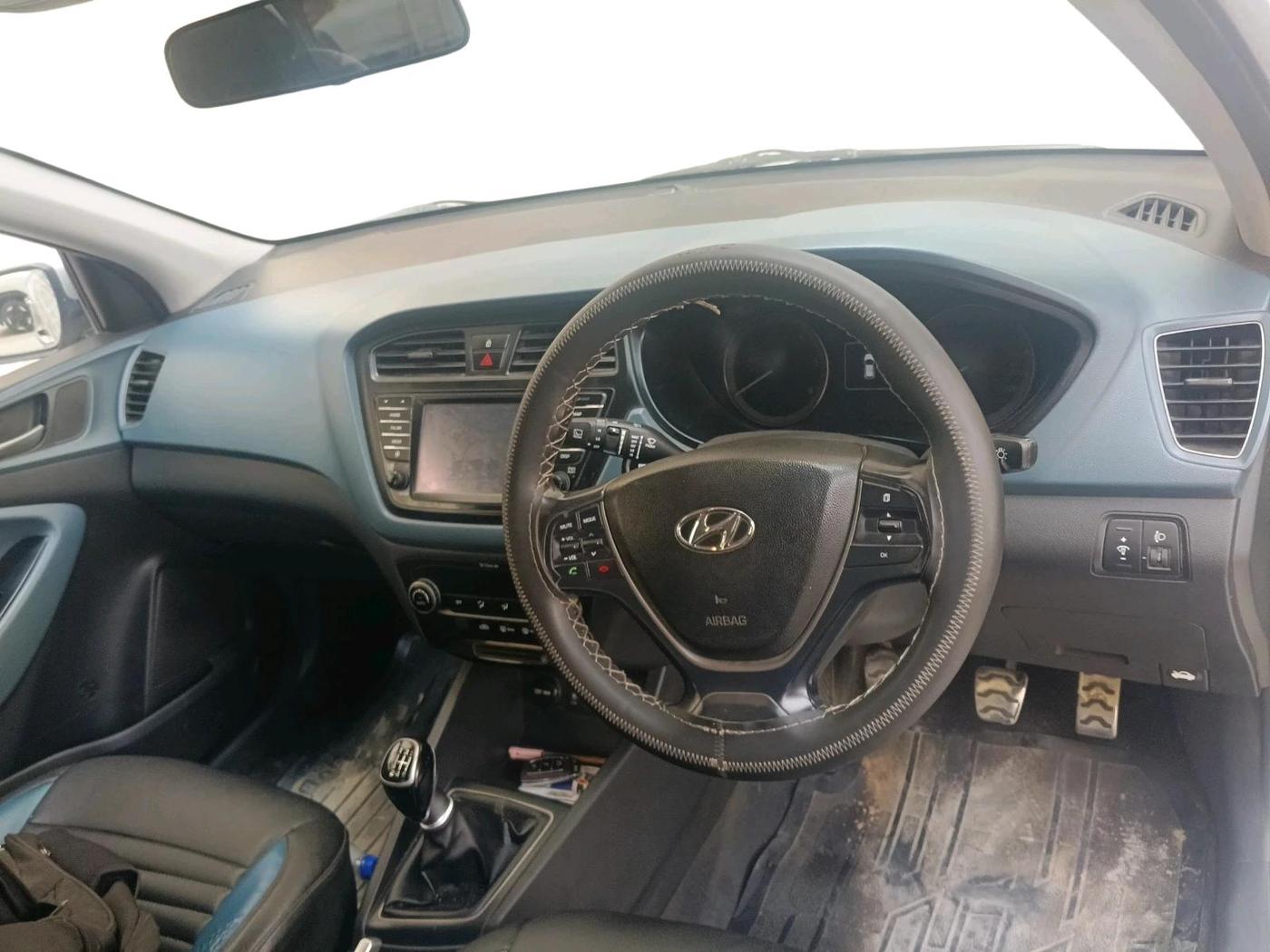 2015 Hyundai i20 Active 1.4, Diesel, Manual, 1,26,486 km, interior
