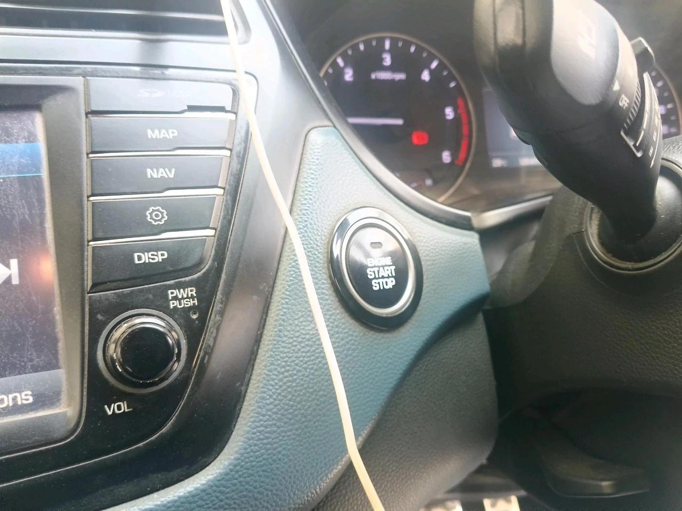 2015 Hyundai i20 Active 1.4, Diesel, Manual, 1,26,486 km, interior