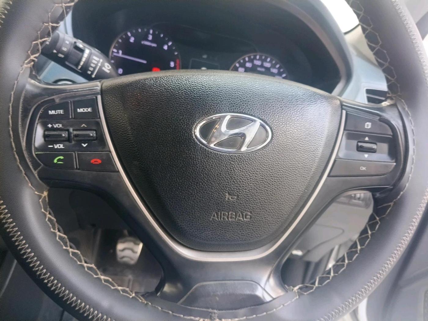 2015 Hyundai i20 Active 1.4, Diesel, Manual, 1,26,486 km, interior