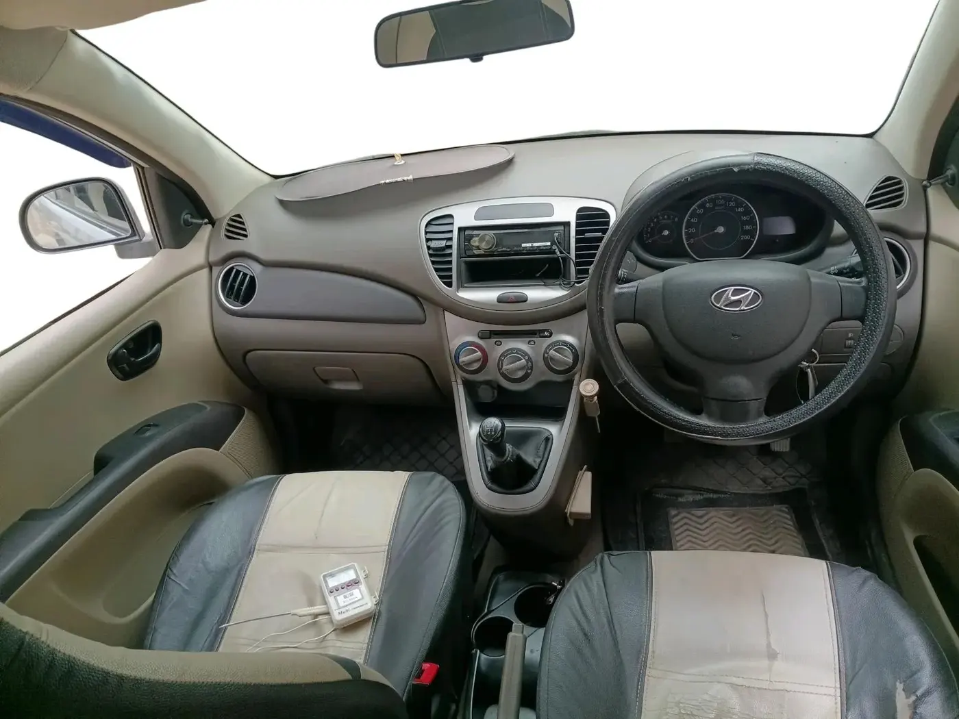 2013 Hyundai i10 ERA 1.1, Petrol, Manual, 1,33,744 km, interior