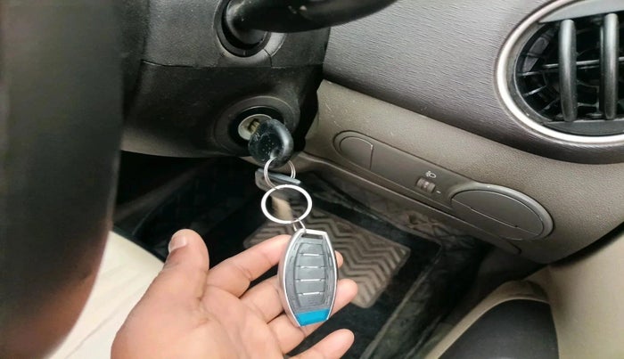 2013 Hyundai i10 ERA 1.1, Petrol, Manual, 1,33,744 km, interior