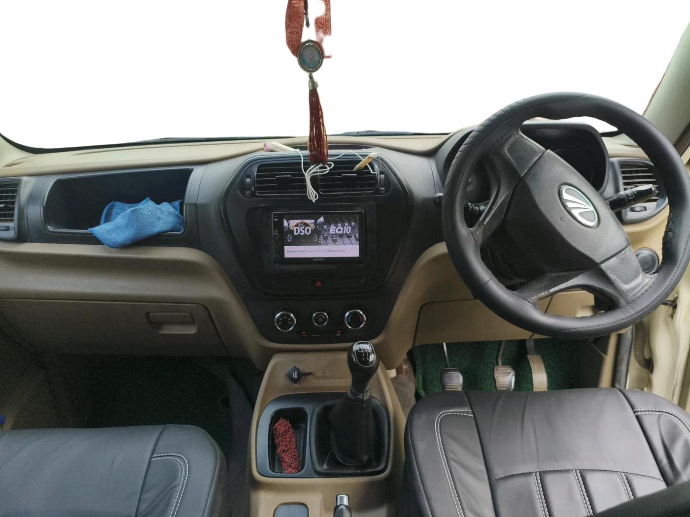 2019 Mahindra TUV 300 PLUS P4, Diesel, Manual, 1,03,040 km, interior