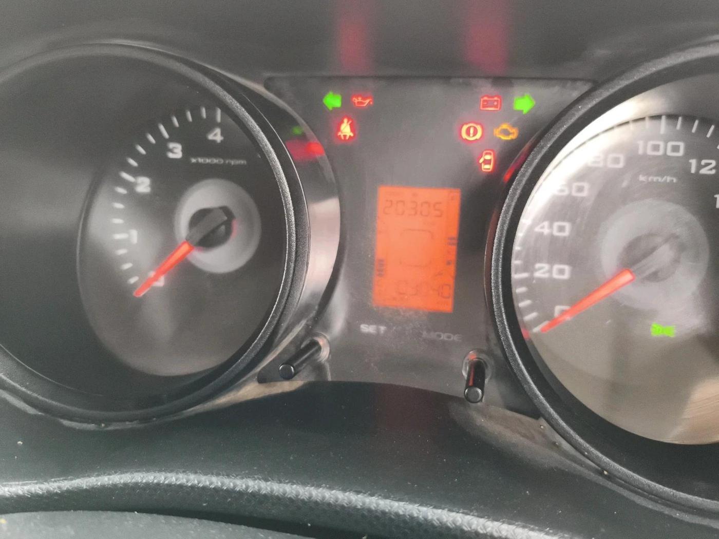 2019 Mahindra TUV 300 PLUS P4, Diesel, Manual, 1,03,040 km, interior