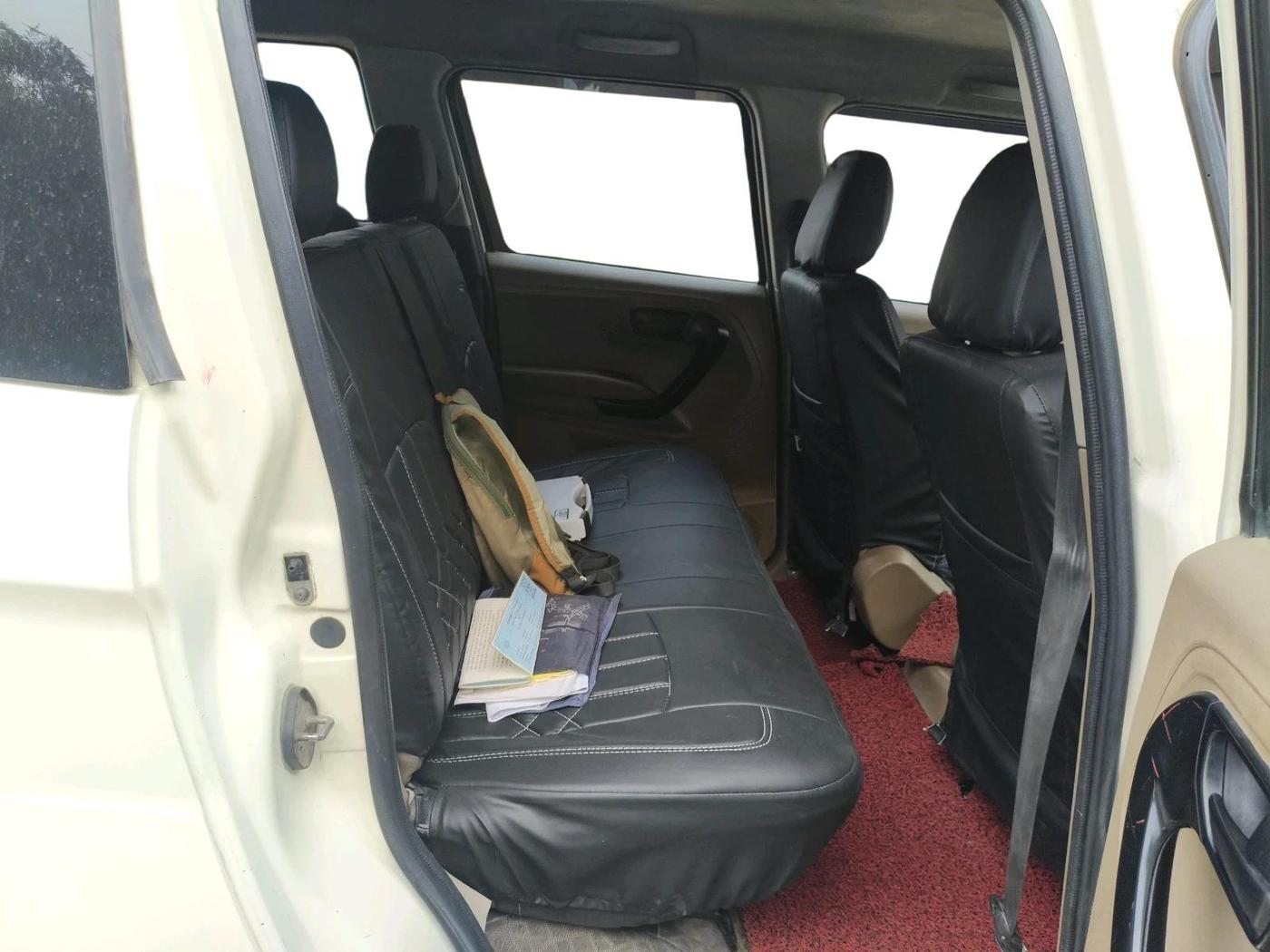 2019 Mahindra TUV 300 PLUS P4, Diesel, Manual, 1,03,040 km, interior