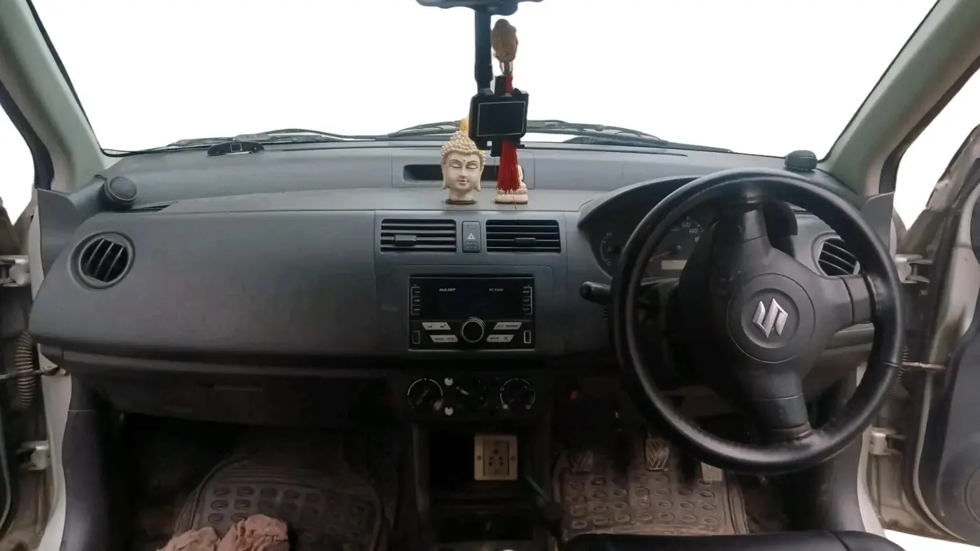 2011 Maruti Swift LXI, Petrol, Manual, 78,682 km, interior