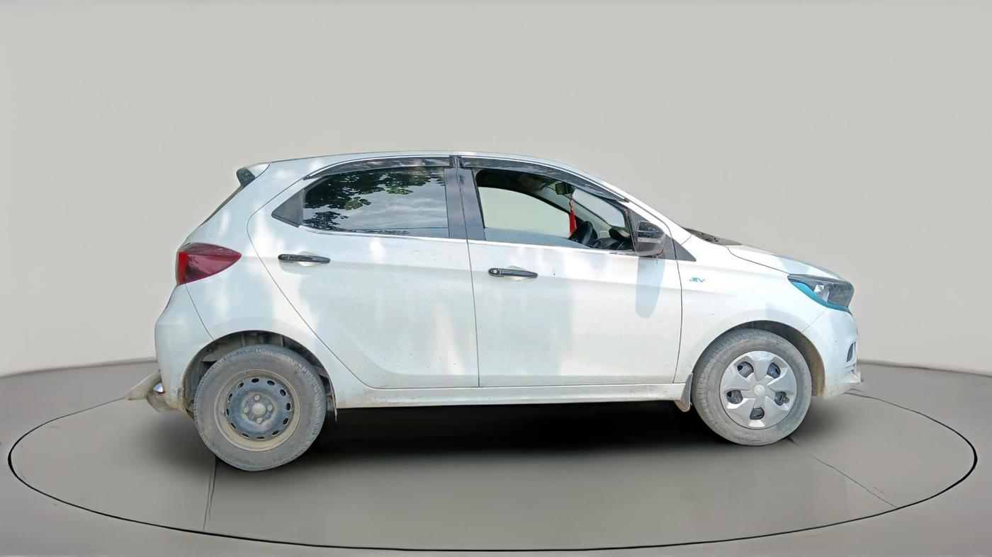 2024 Tata TIAGO EV XT LONG RANGE, Electric, Automatic, 39,220 km, exterior