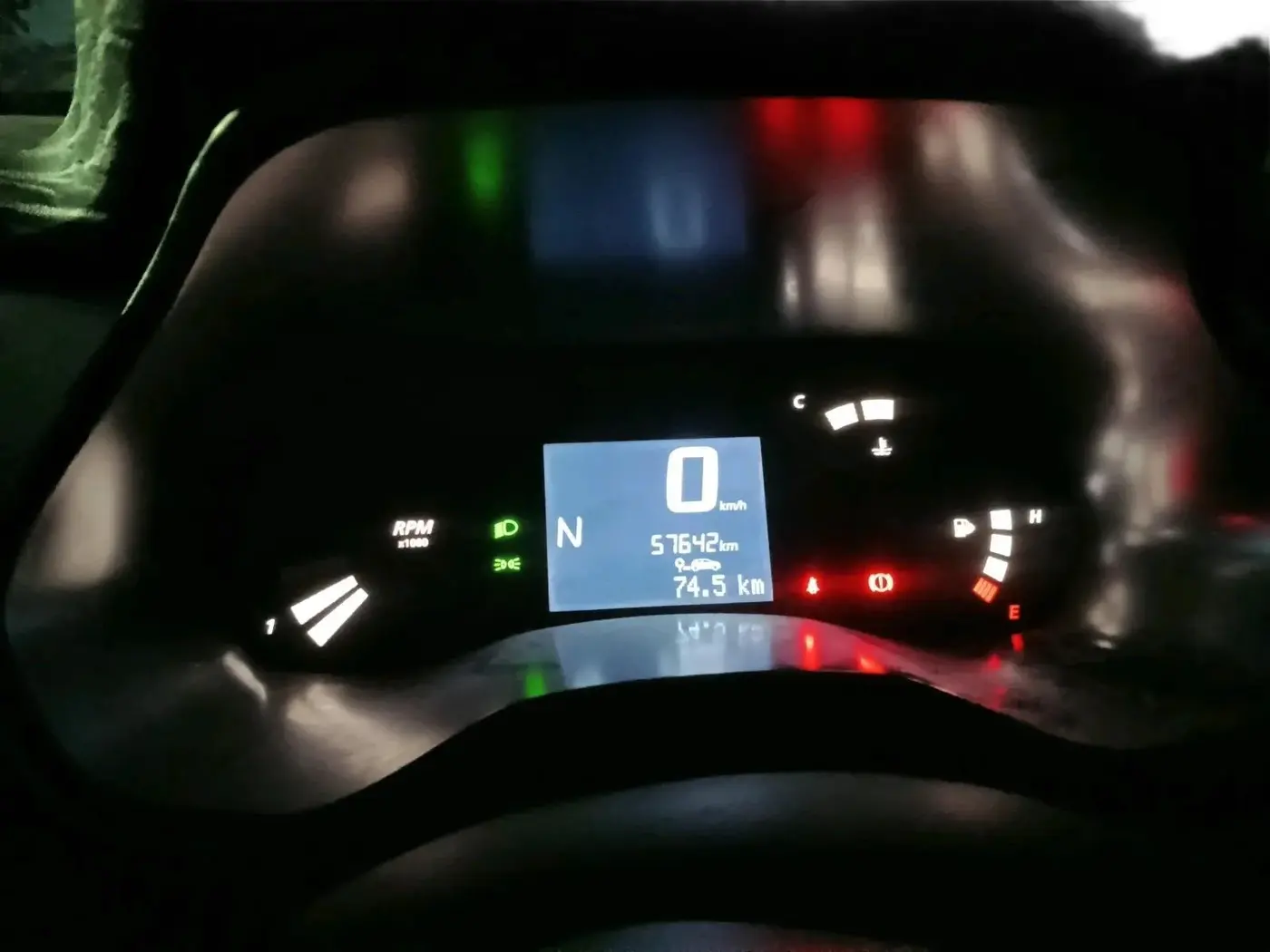 2020 Renault TRIBER RXZ AMT, CNG, Automatic, 57,642 km, interior
