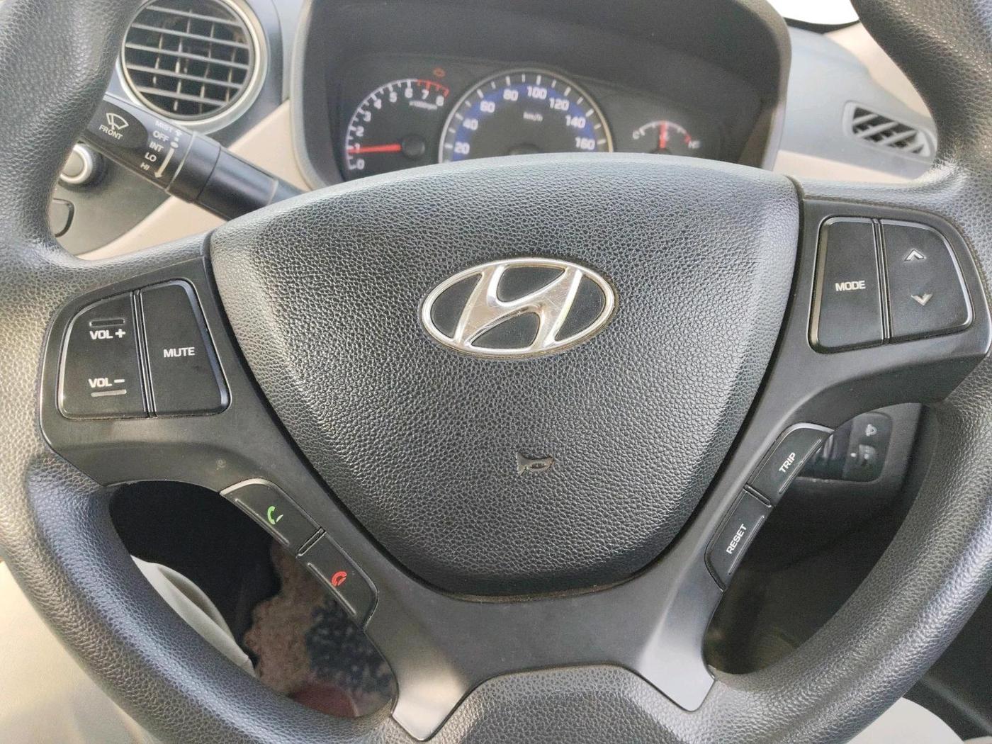 2015 Hyundai Xcent S 1.2, Petrol, Manual, 66,064 km, interior
