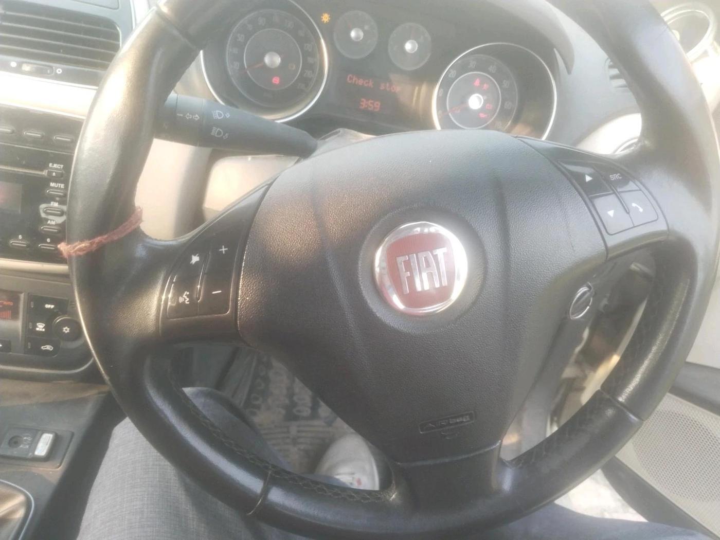 2015 Fiat Punto EVO EMOTION 1.3 MULTIJET, Diesel, Manual, 1,14,897 km, interior