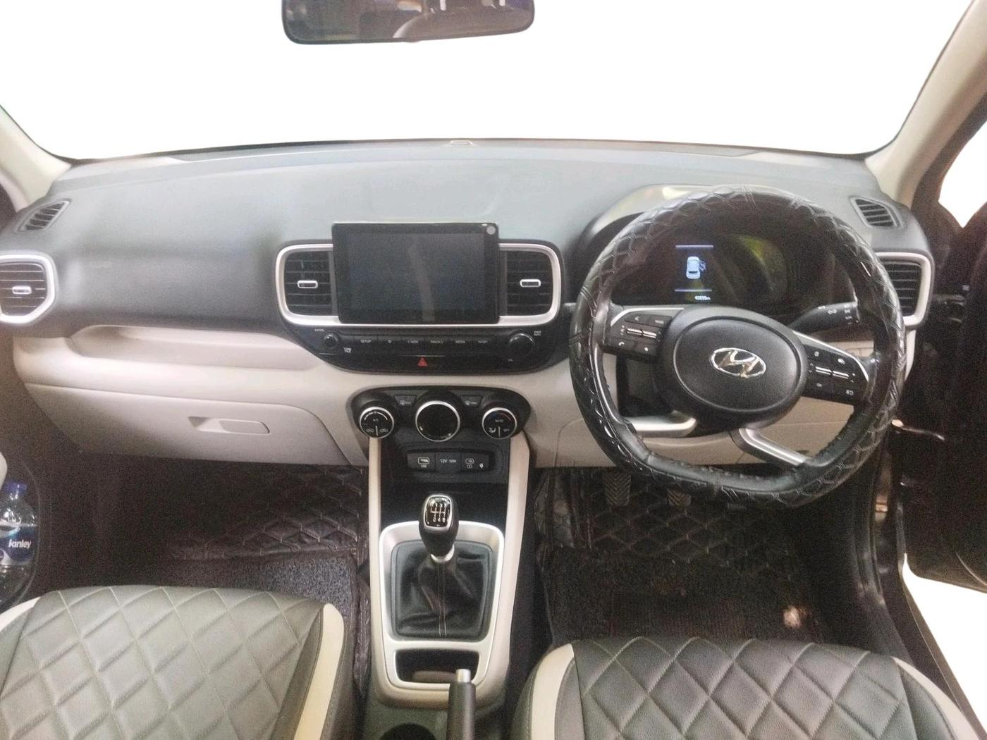 2023 Hyundai VENUE SX 1.5 CRDI, Diesel, Manual, 43,035 km, interior