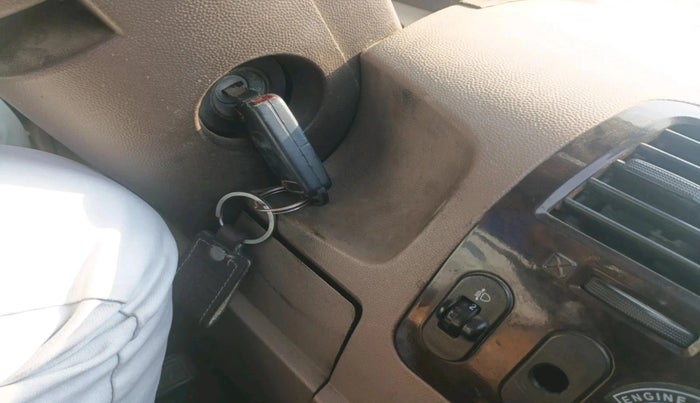 2016 Mahindra Bolero SLX BS IV, Diesel, Manual, 1,51,255 km, interior