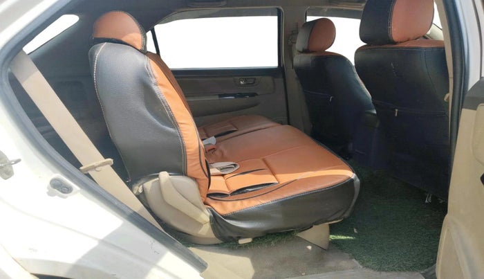 2012 Toyota Fortuner 3.0 4X4 MT, Diesel, Manual, 1,73,085 km, interior